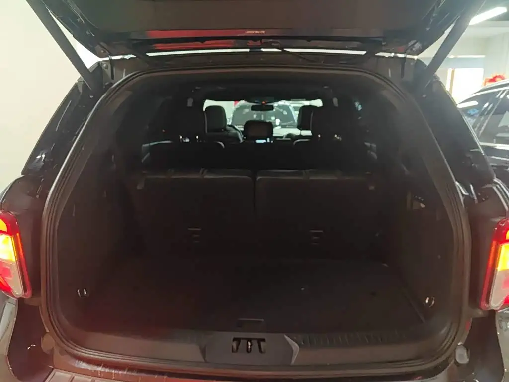 Ford Explorer 2022 — Photo 15/20