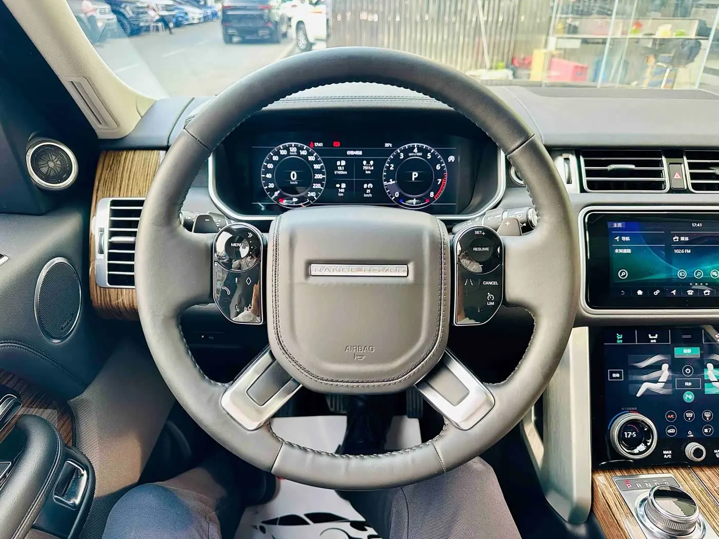 Land Rover Range Rover 2019 — Photo 8/16