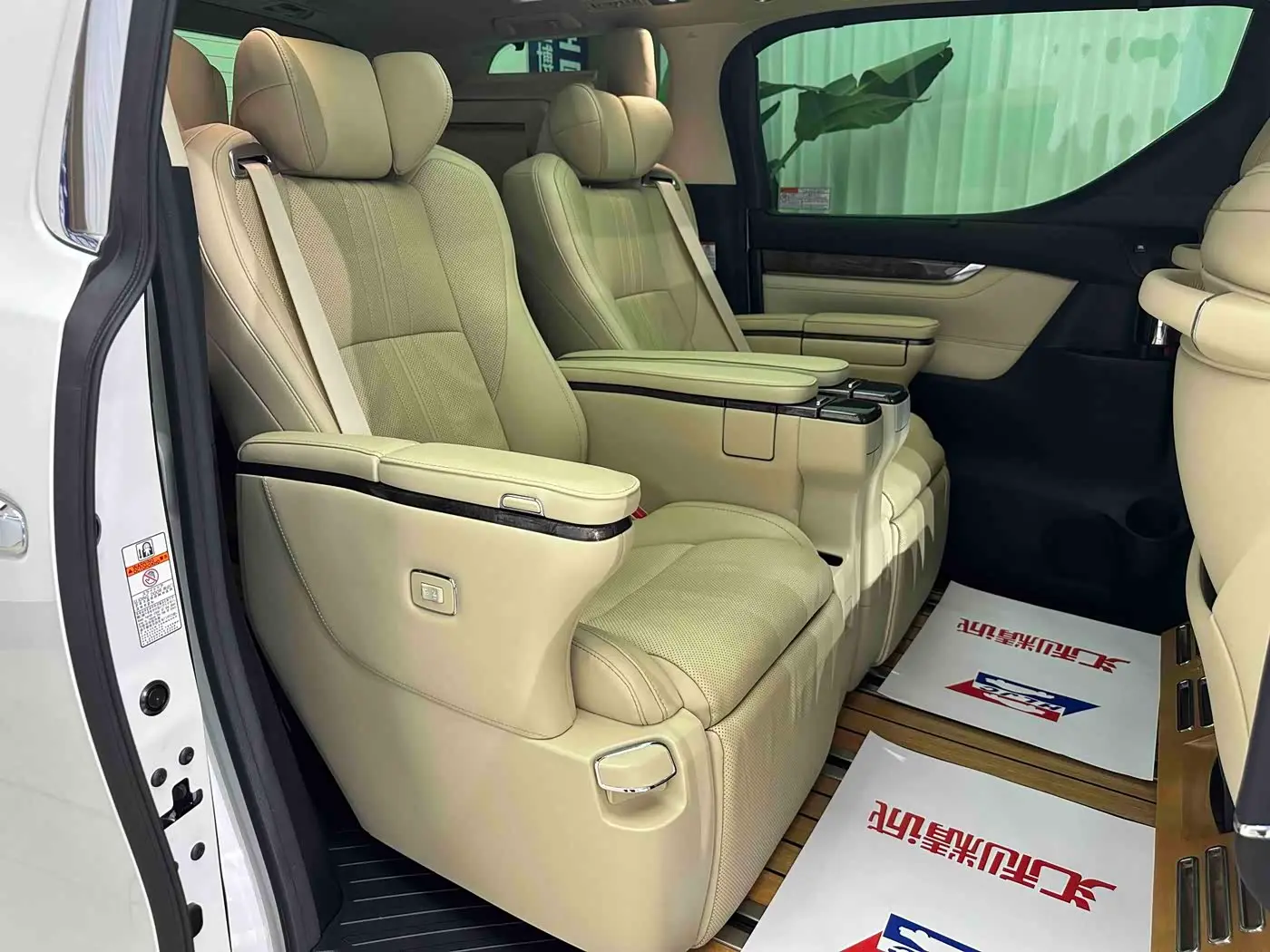Toyota Alphard 2021 — Фото 18/20