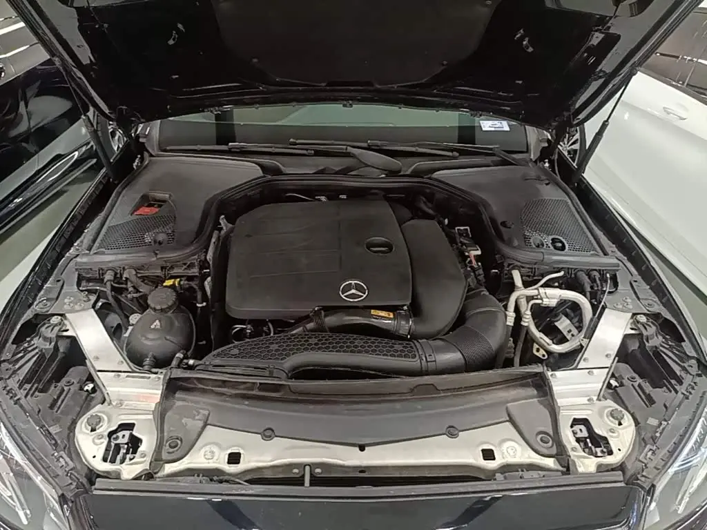 Mercedes-Benz E-Class 2019 — Photo 16/20