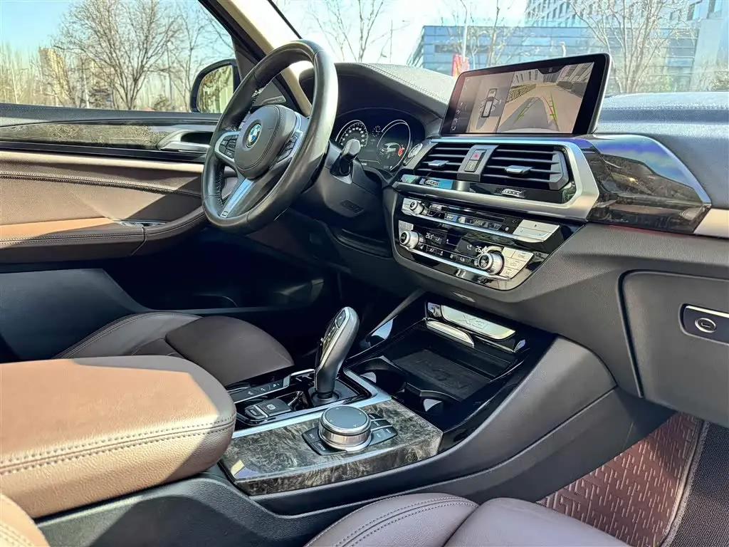 BMW X3 2019 — Photo 9/16