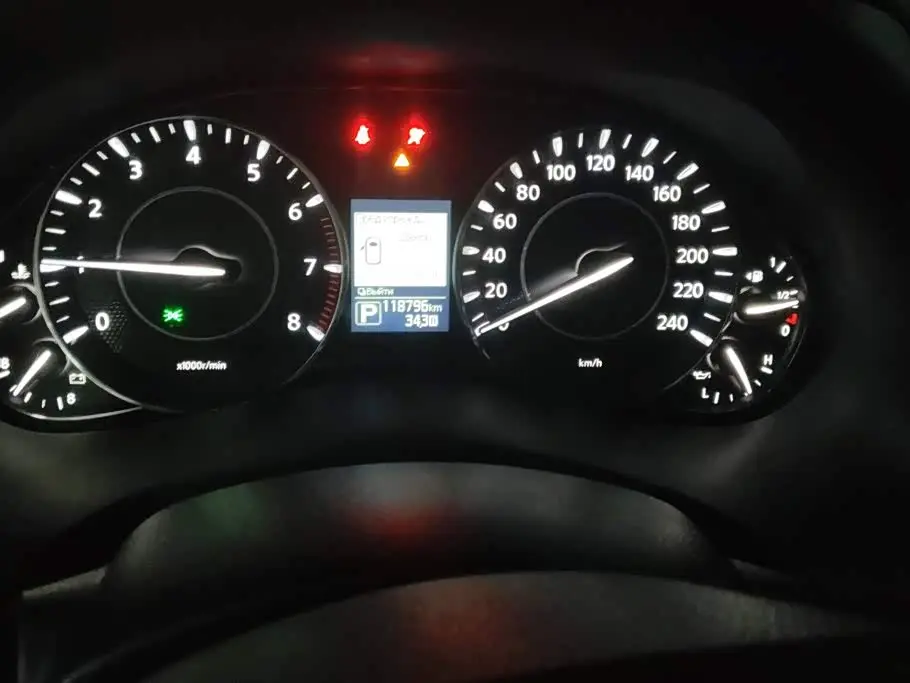 Nissan Patrol 2016 — Фото 14/16
