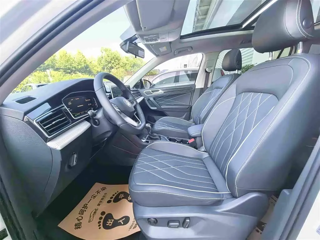 Volkswagen Tiguan L 2025 — Photo 12/15