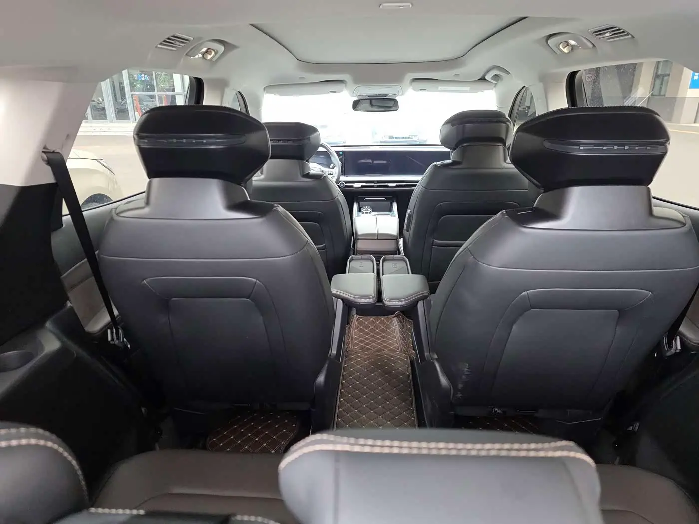 Ford Edge 2025 — Фото 10/12