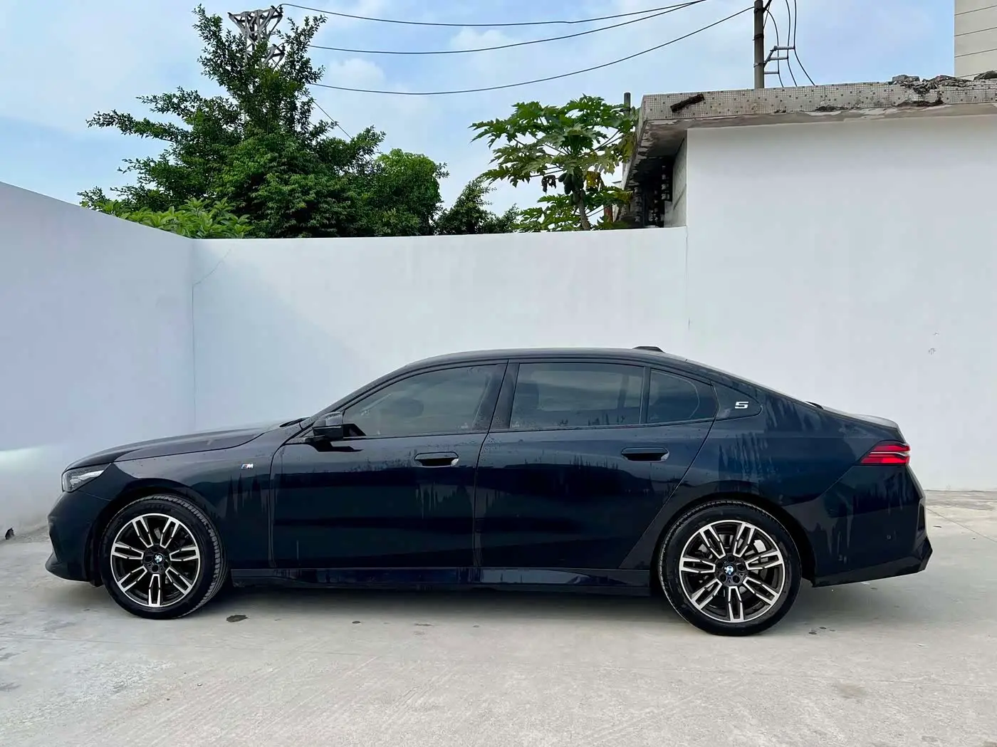 BMW 5 Series 2025 — Photo 5/14