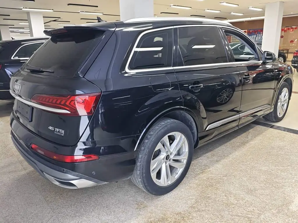 Audi Q7 2023 — Photo 5/20
