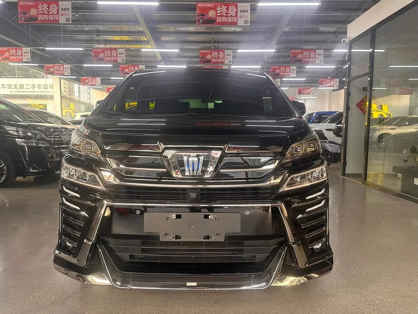 Toyota Vellfire 2021 — Photo 2/11