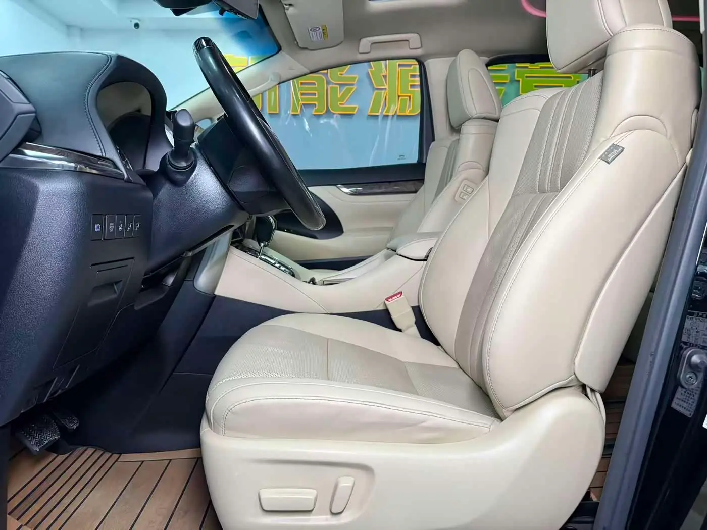 Toyota Alphard 2020 — Photo 8/20