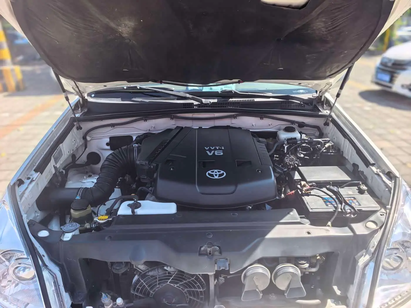 Toyota Prado 2010 — Photo 5/20