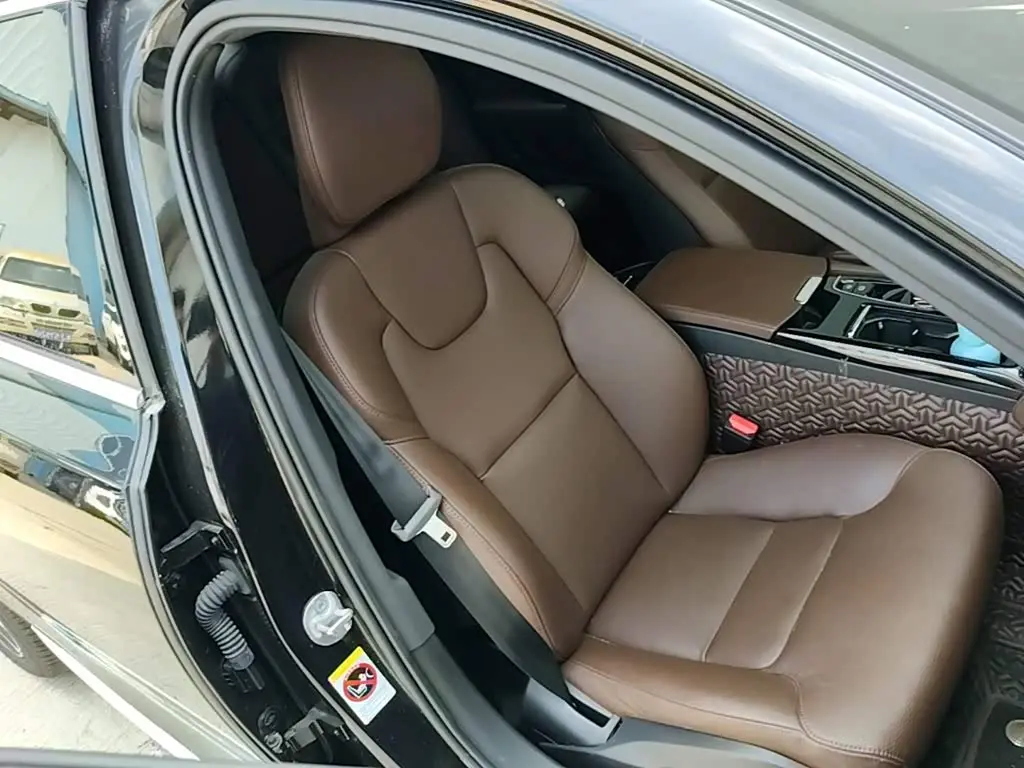 Volvo S90 Plug-in Hybrid 2023 — Фото 20/20