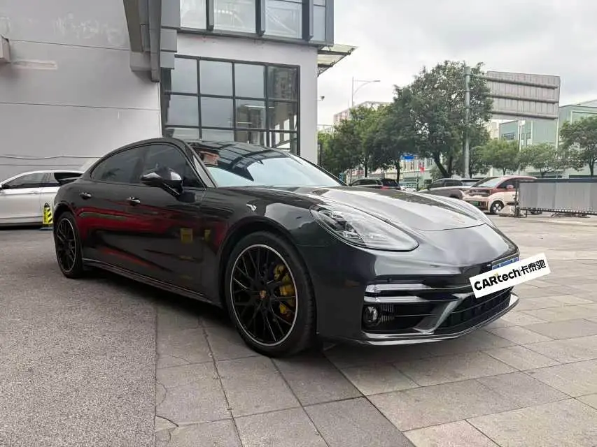 Porsche Panamera 2022 — Photo 1/8