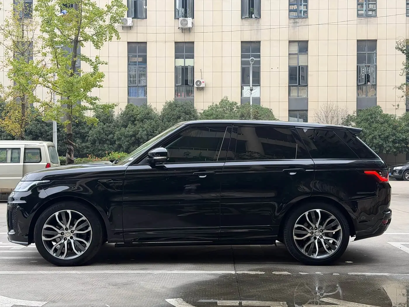 Land Rover Range Rover Sport 2016 — Photo 19/19