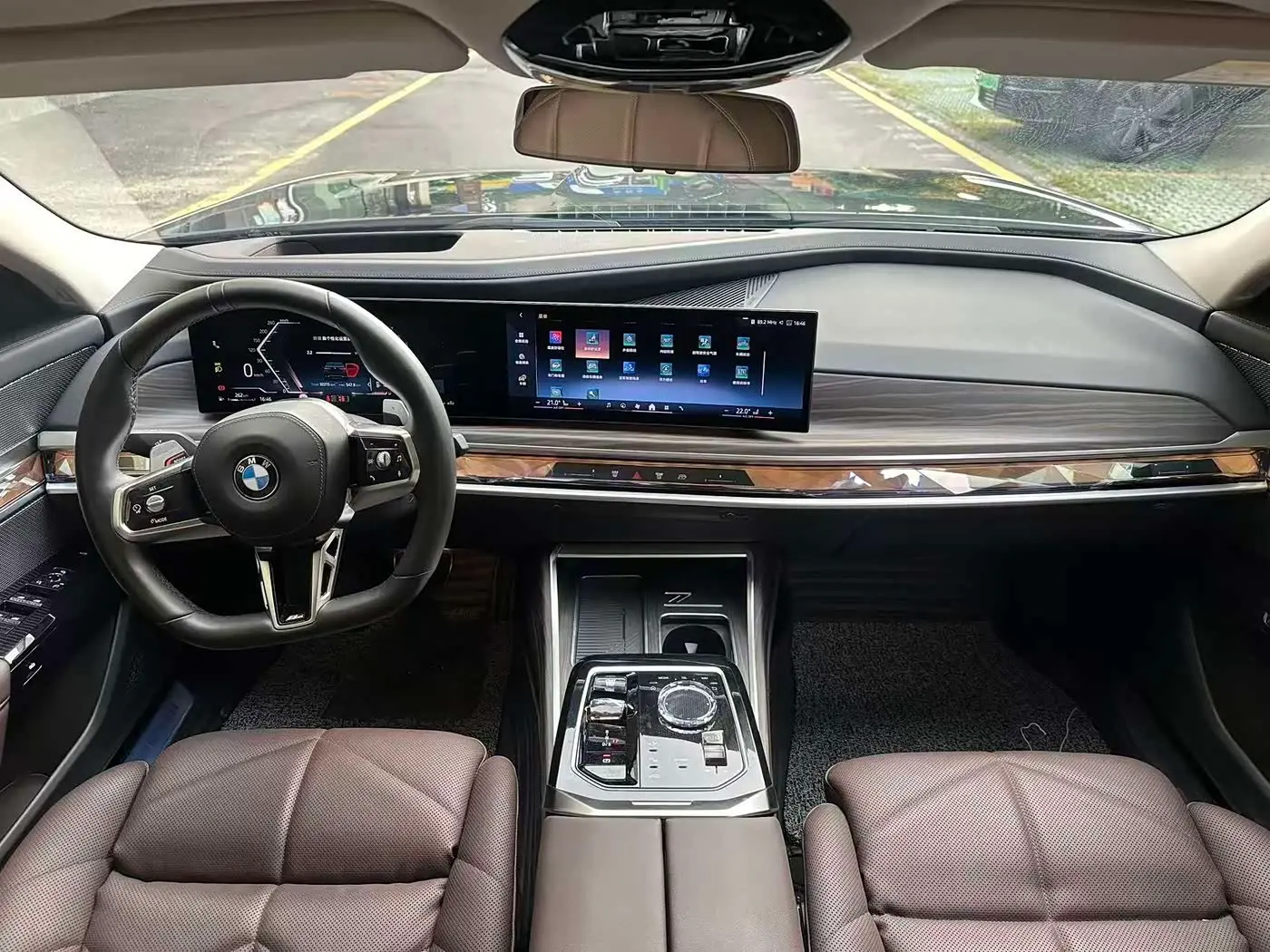 BMW 7 Series 2024 — Photo 9/9