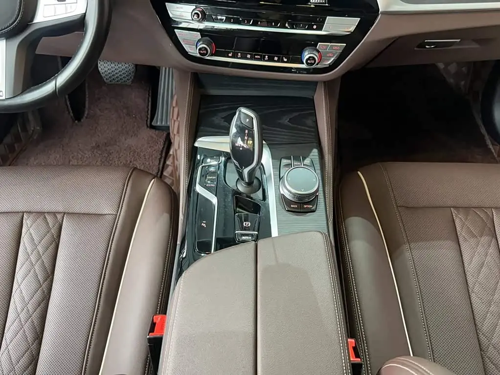 BMW 5 Series 2024 — Photo 9/19