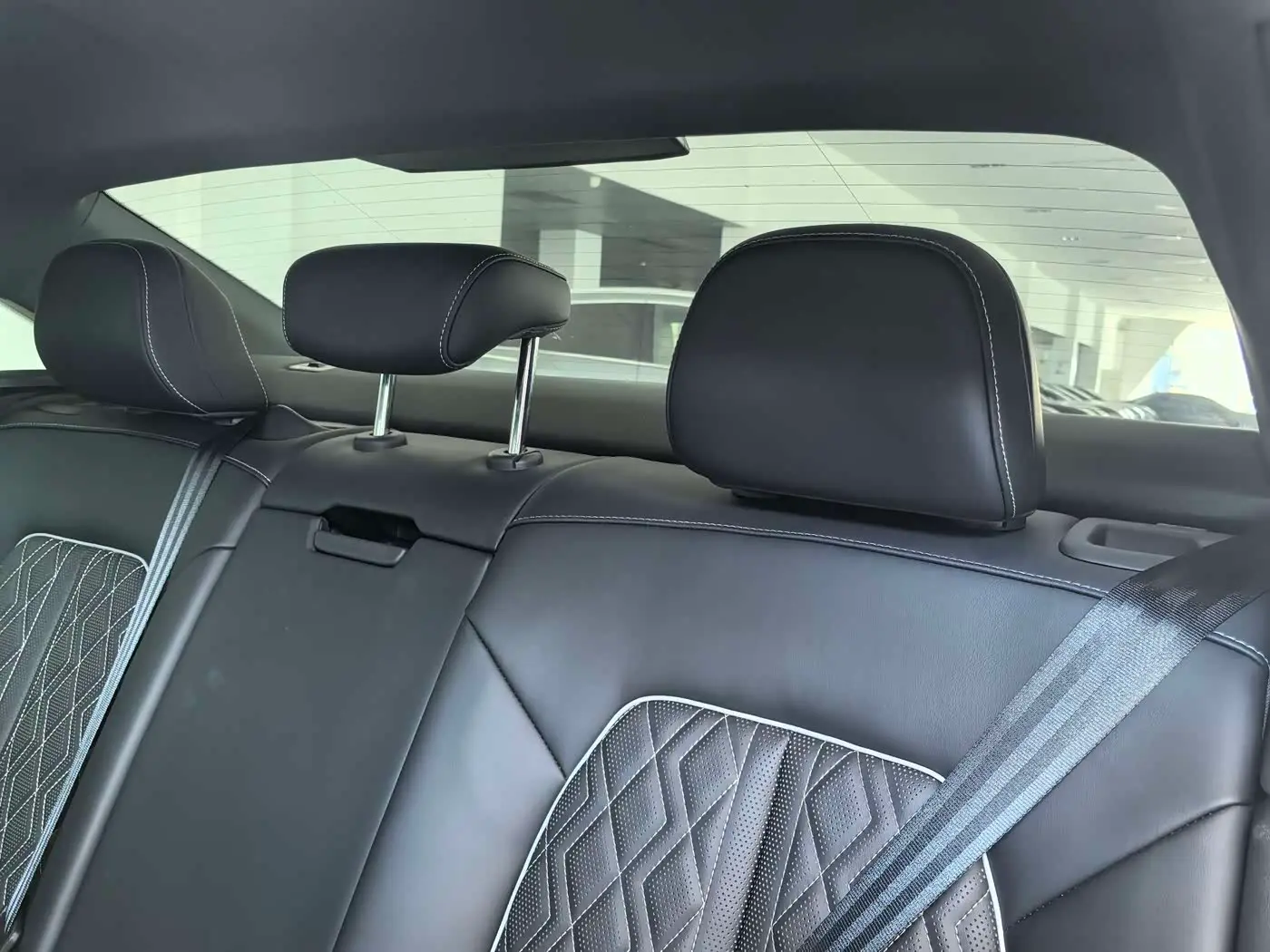 Audi A5L 2025 — Photo 10/18