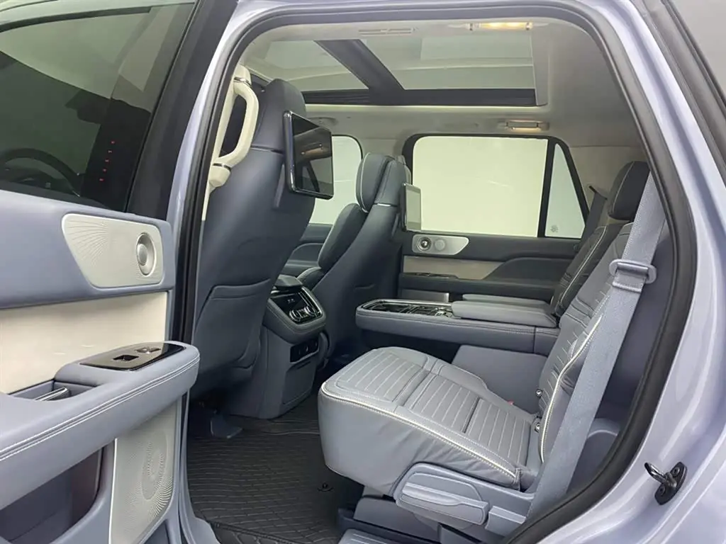 Lincoln Navigator 2023 — Фото 19/20
