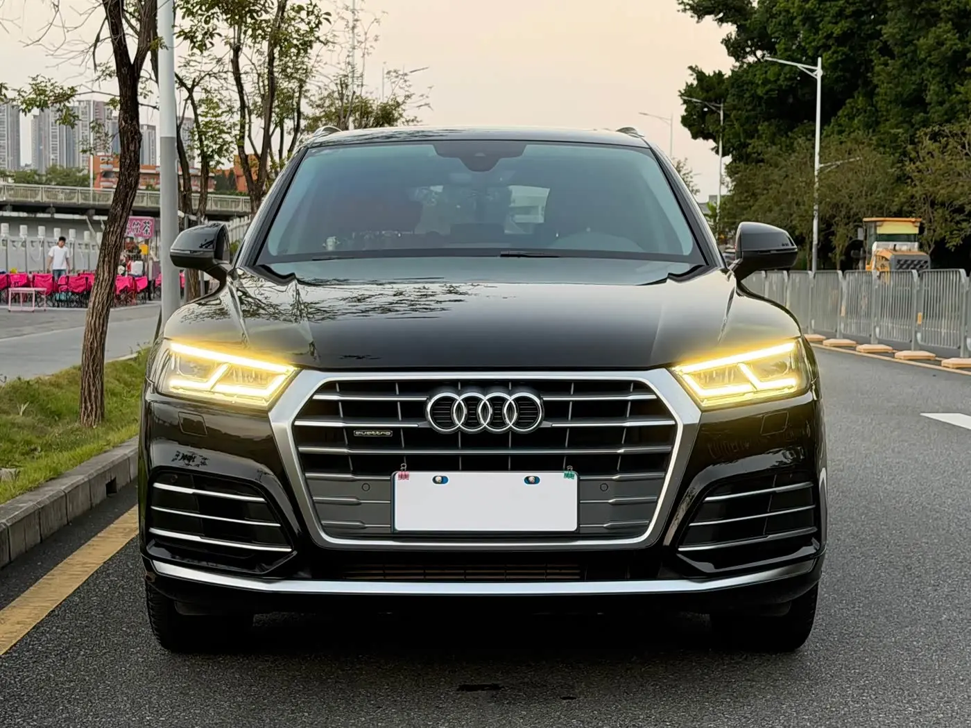 Audi Q5L 2021 — Фото 2/15