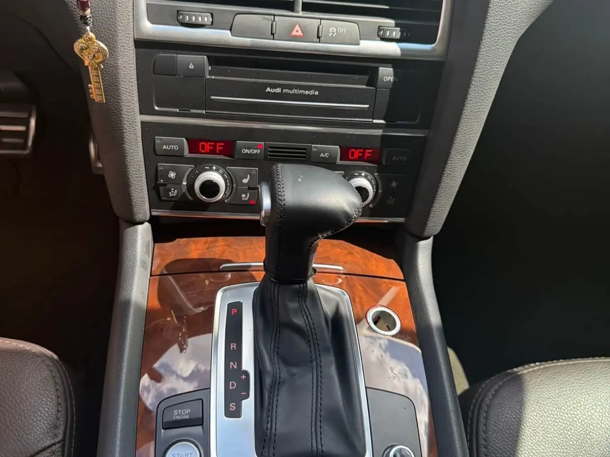 Audi Q7 2015 — Şəkil 11/12