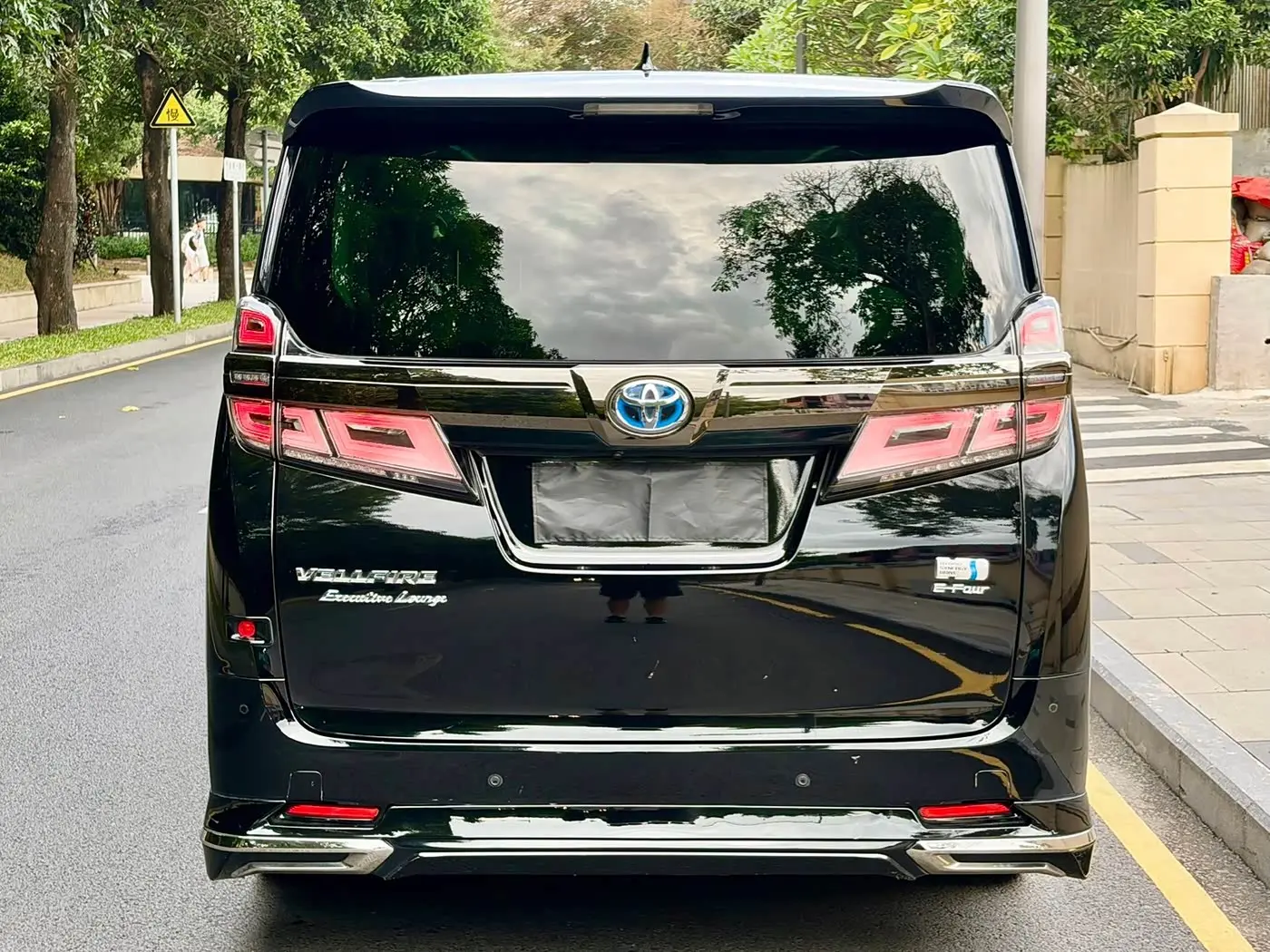 Toyota Vellfire 2021 — Photo 17/18