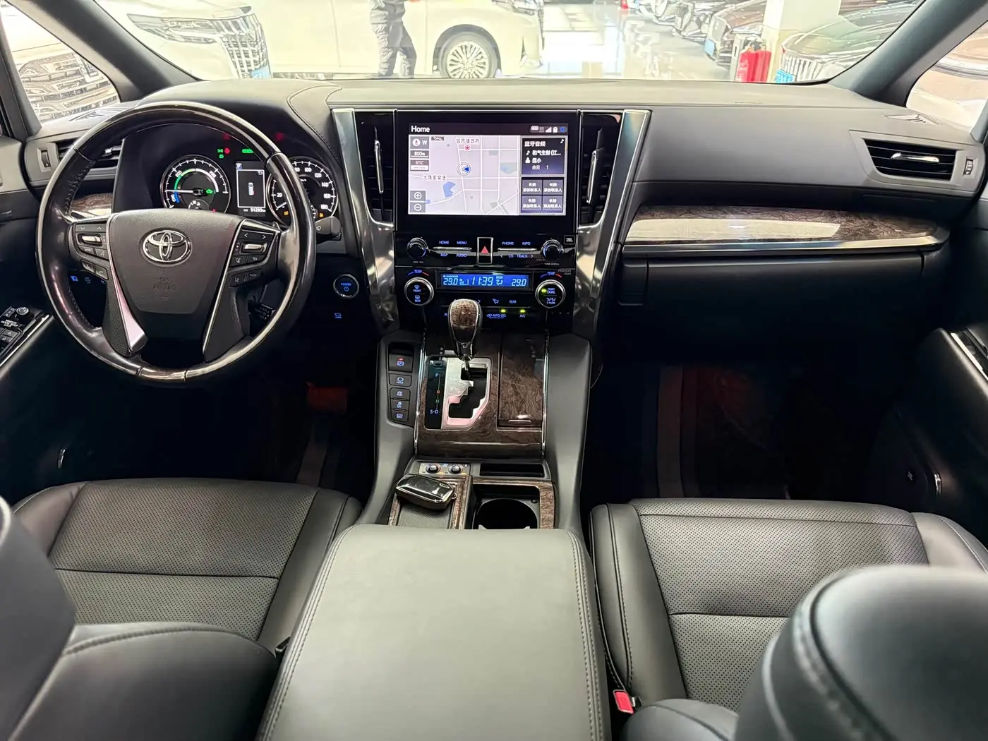 Toyota Alphard 2022 — Photo 15/20