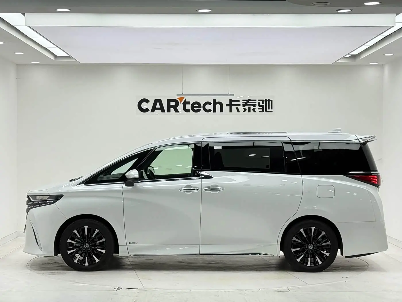 Toyota Alphard 2023 — Şəkil 2/20