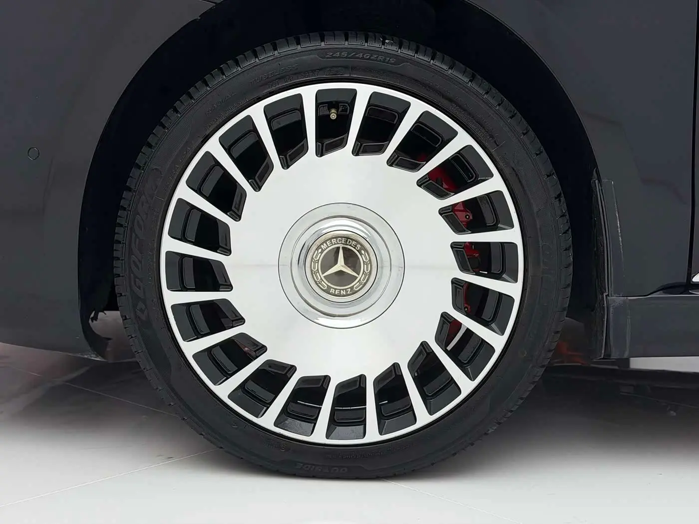 Mercedes-Benz V-Class 2020 — Photo 15/18
