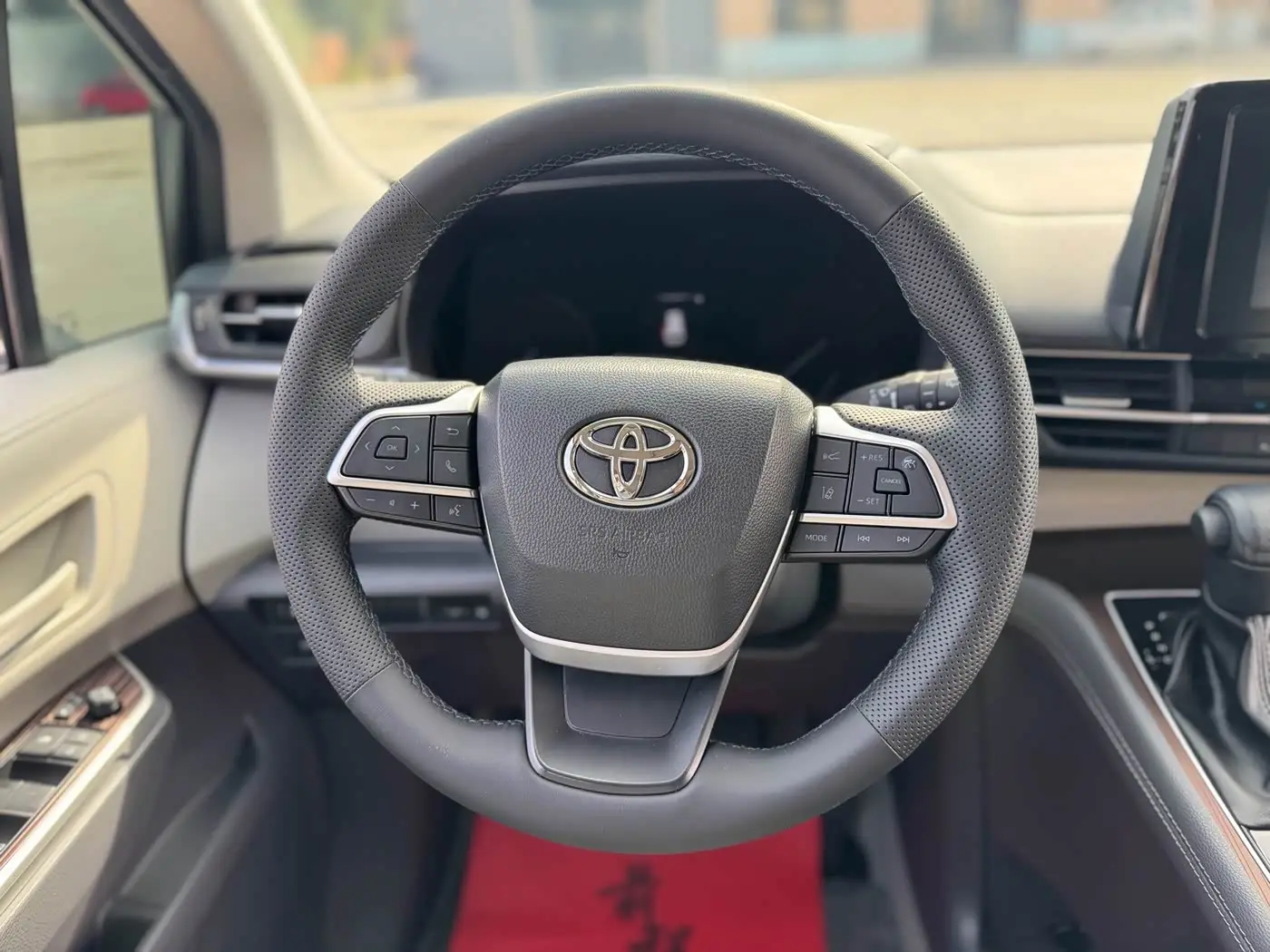 Toyota Sienna 2023 — Photo 13/20