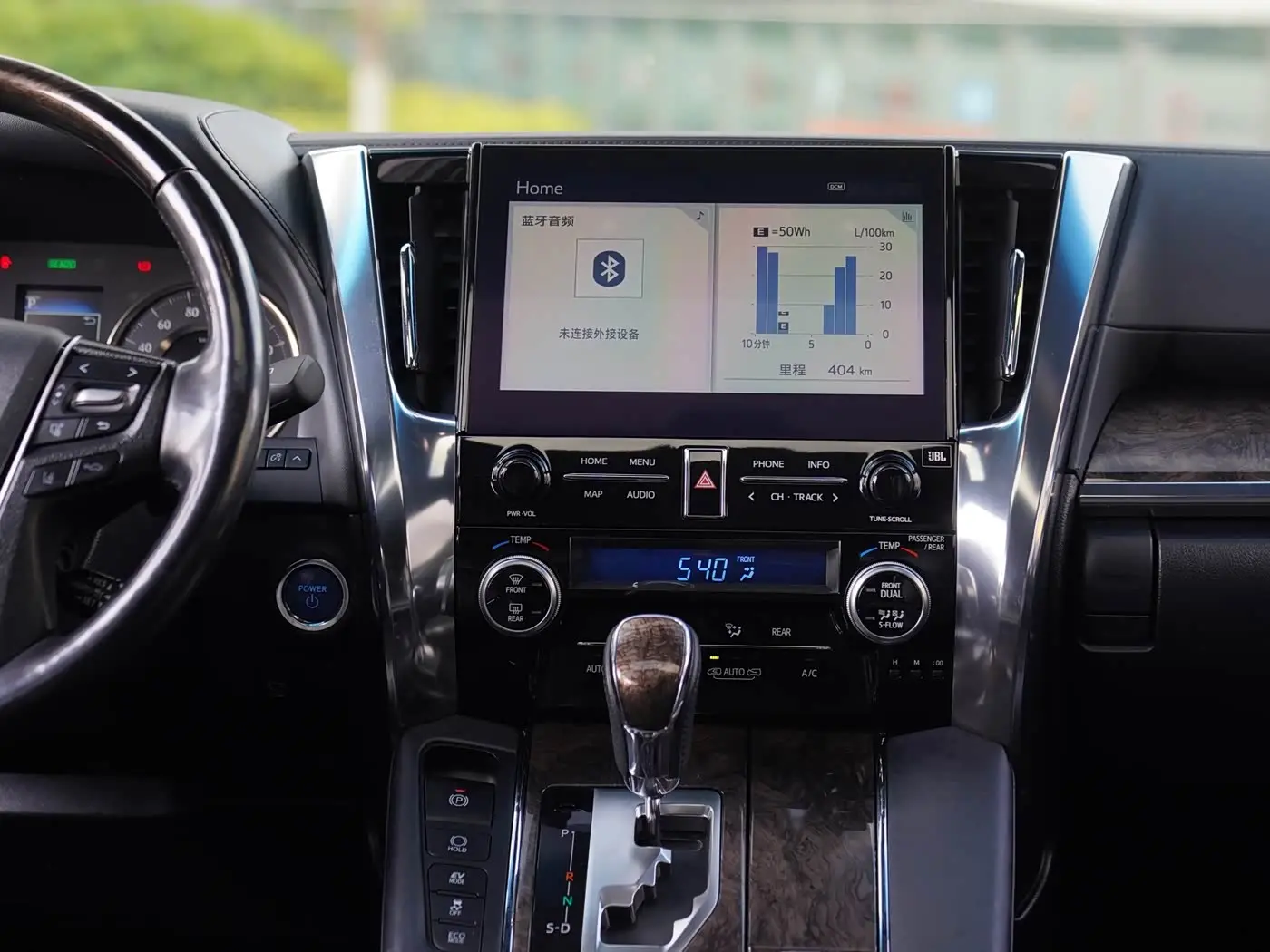 Toyota Alphard 2022 — Photo 8/13