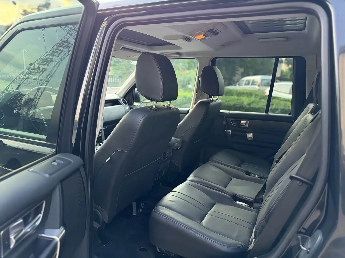 Land Rover Discovery 2015 — Фото 6/10