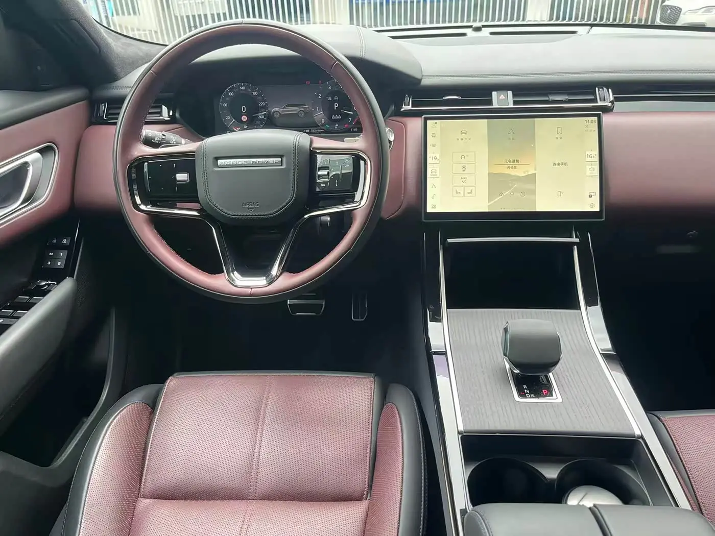 Land Rover Range Rover Velar 2023 — Photo 7/12
