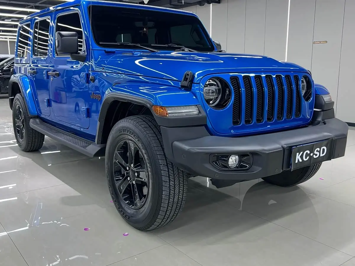 Jeep Wrangler 2023 — Фото 3/9