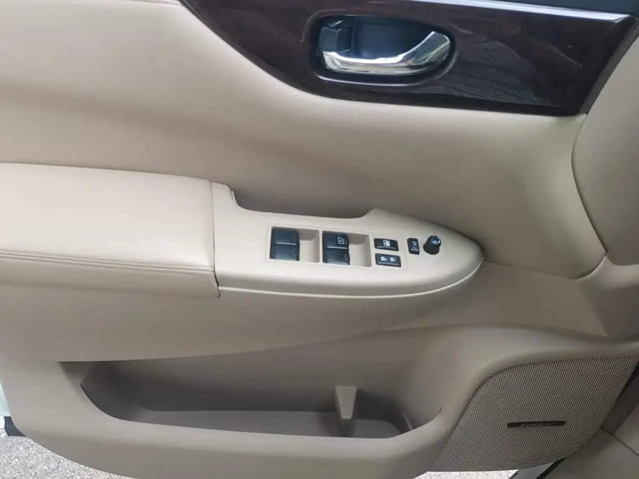 Nissan Quest 2017 — Şəkil 7/16