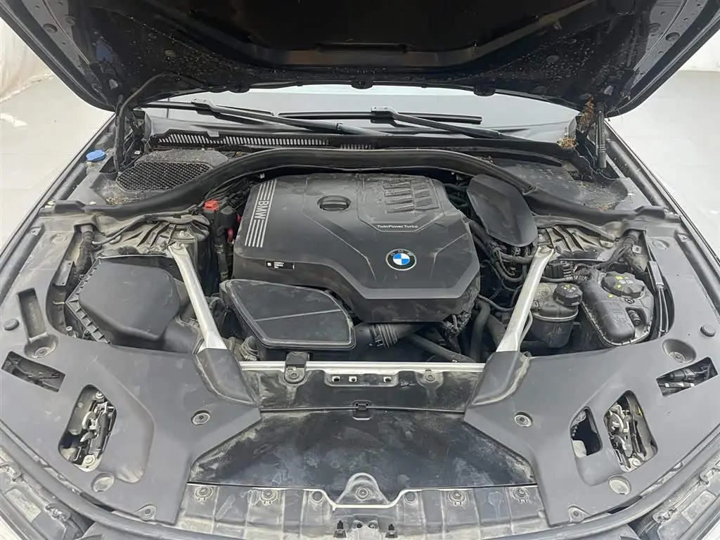 BMW 5 Series 2023 — Photo 17/18