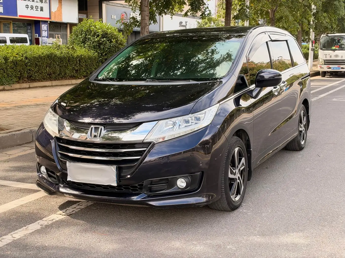 Honda Odyssey 2018 — Фото 1/15