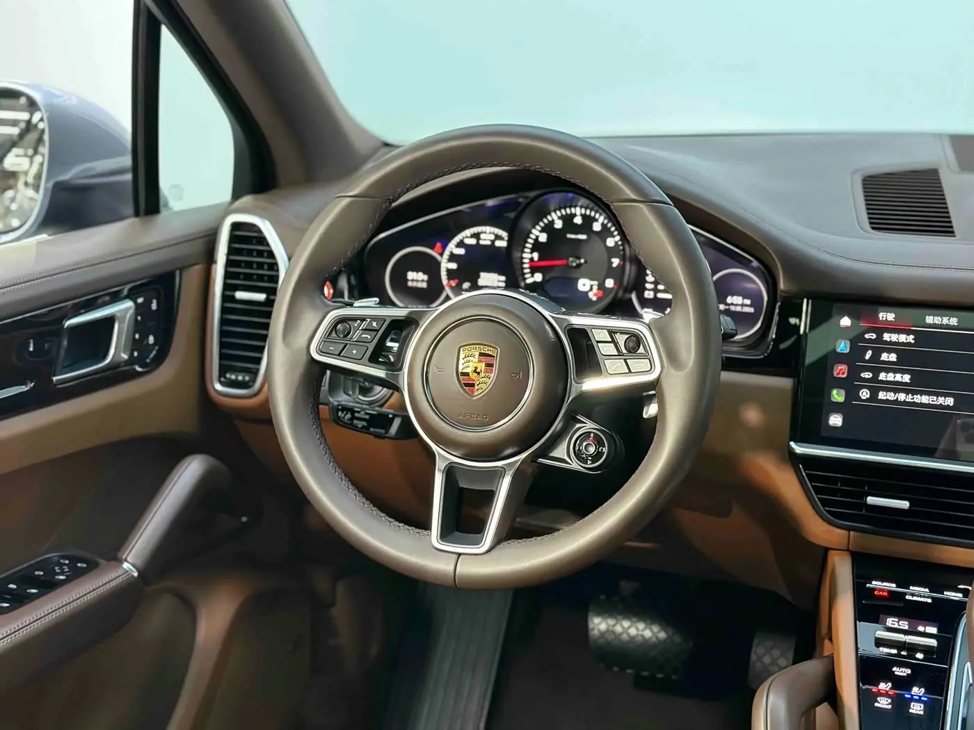 Porsche Cayenne 2022 — Photo 17/20