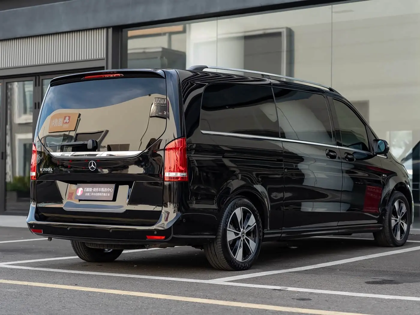 Mercedes-Benz V-Class 2022 — Photo 16/16