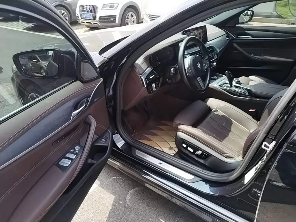 BMW 5 Series 2022 — Photo 19/20