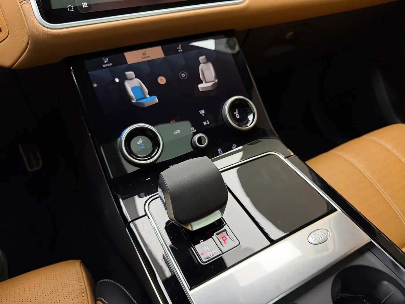 Land Rover Range Rover Velar 2022 — Photo 6/20