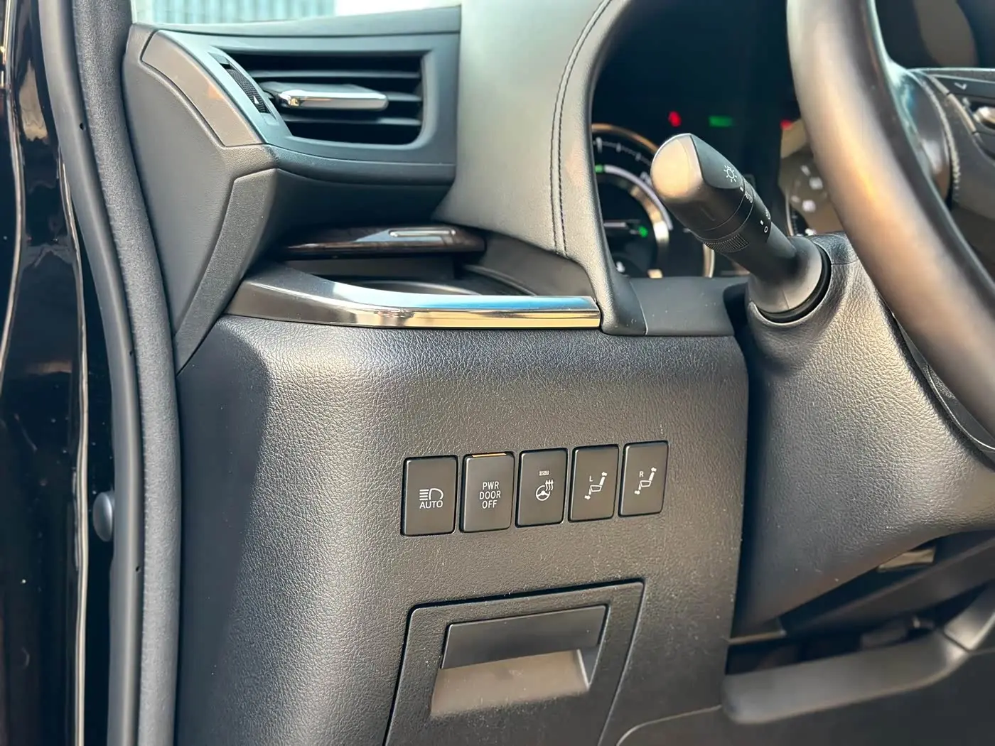 Toyota Alphard 2021 — Photo 12/20