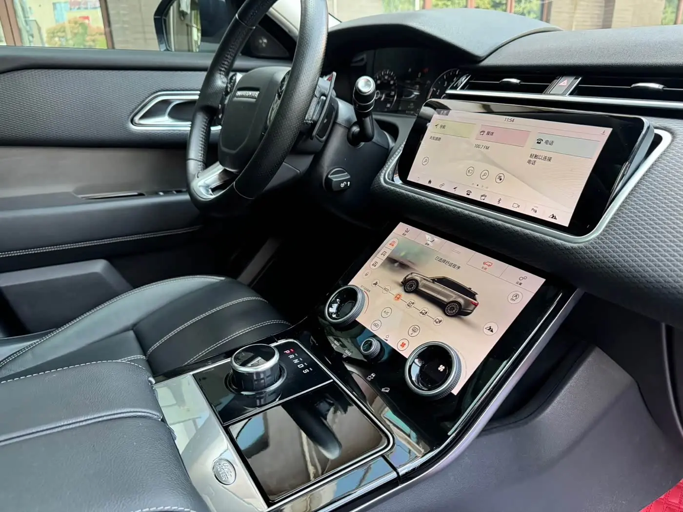 Land Rover Range Rover Velar 2018 — Photo 12/14