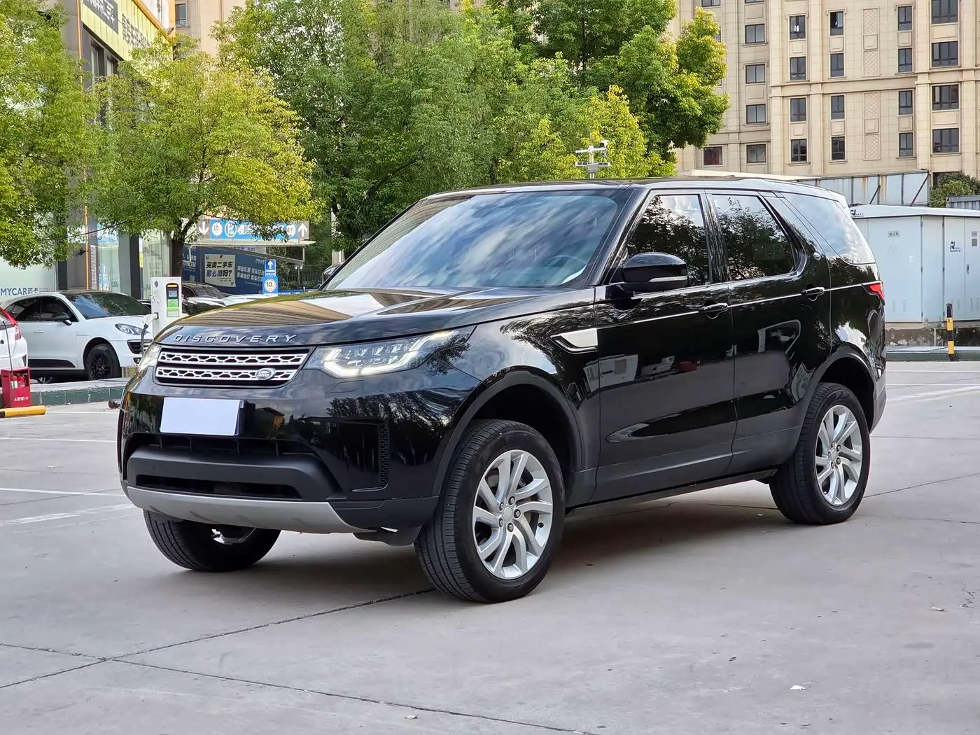 Land Rover Discovery 2018 — Photo 1/20