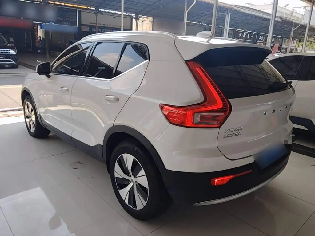 Volvo XC40 2023 — Фото 5/20