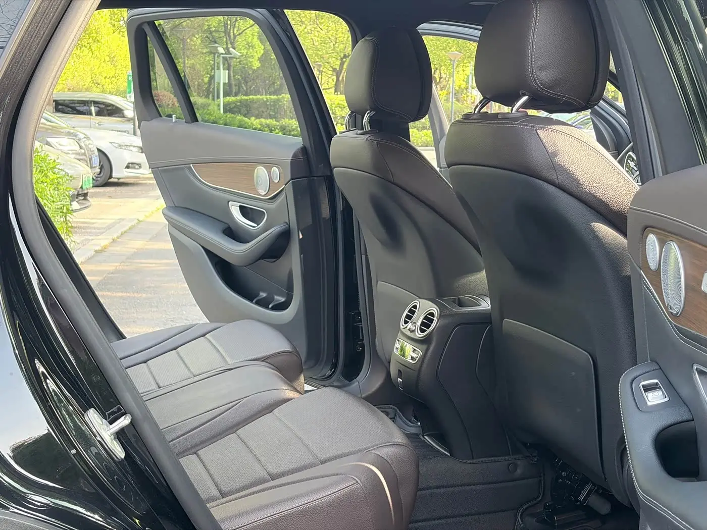 Mercedes-Benz GLC 2019 — Photo 8/20