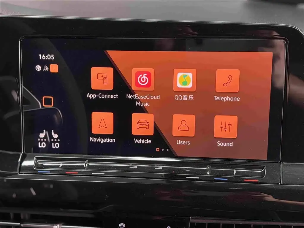 Volkswagen Golf 2023 — Photo 13/17
