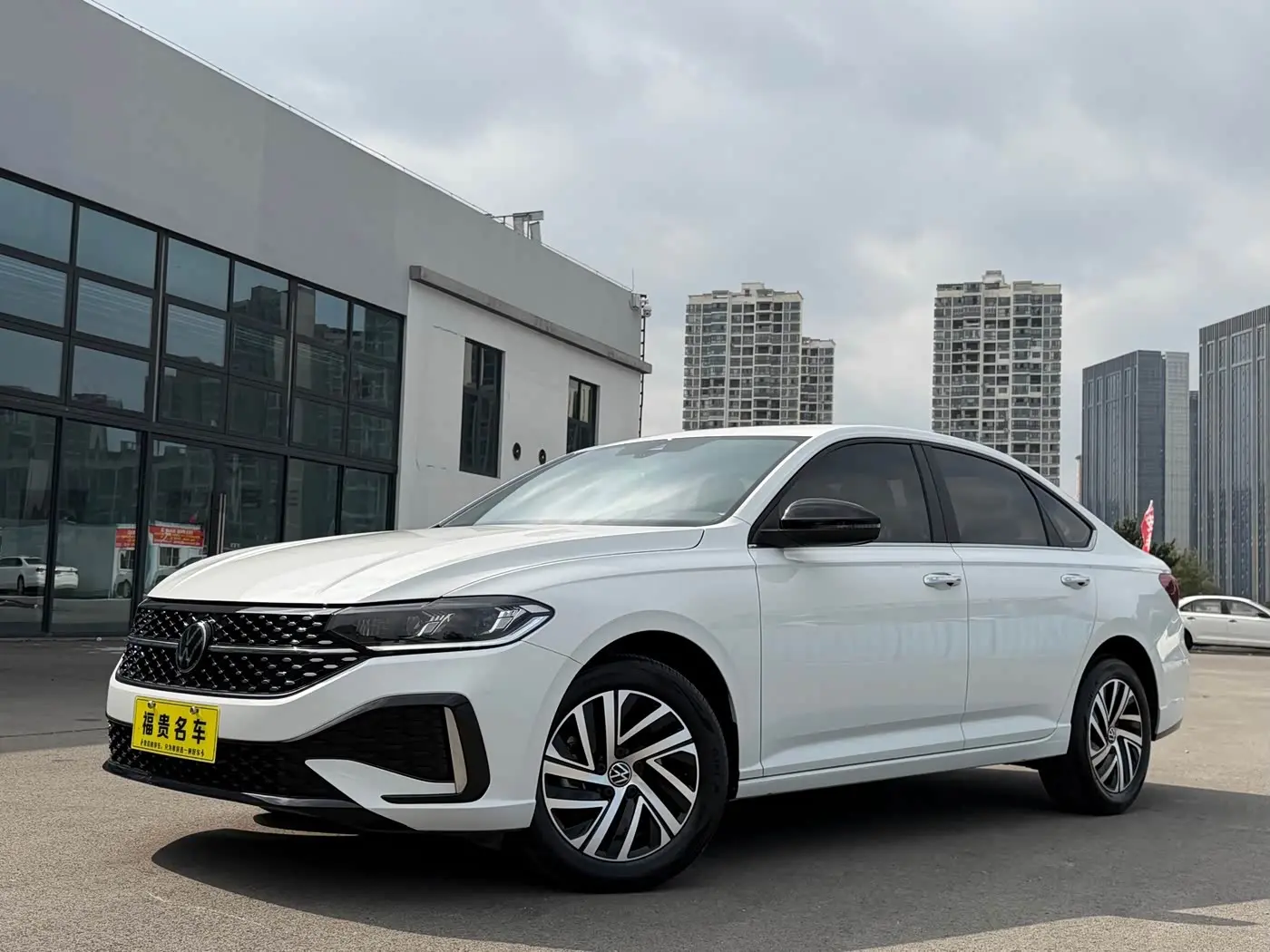 Volkswagen Lavida 2025 — Photo 1/9