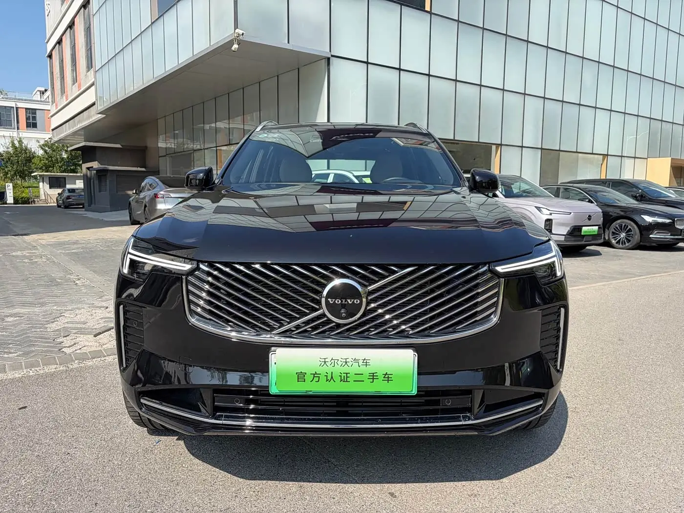 Volvo XC90 Plug-in Hybrid 2025 — Photo 2/13