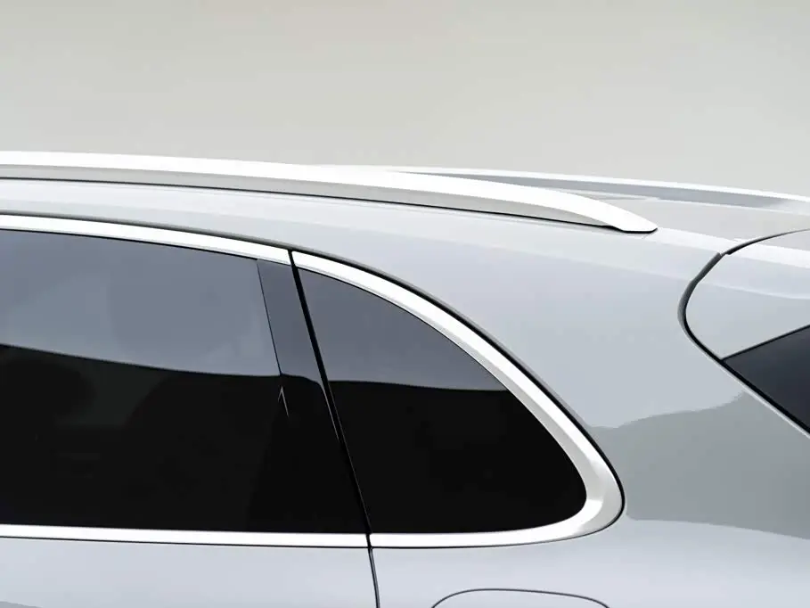 Porsche Cayenne New Energy 2021 — Photo 9/20