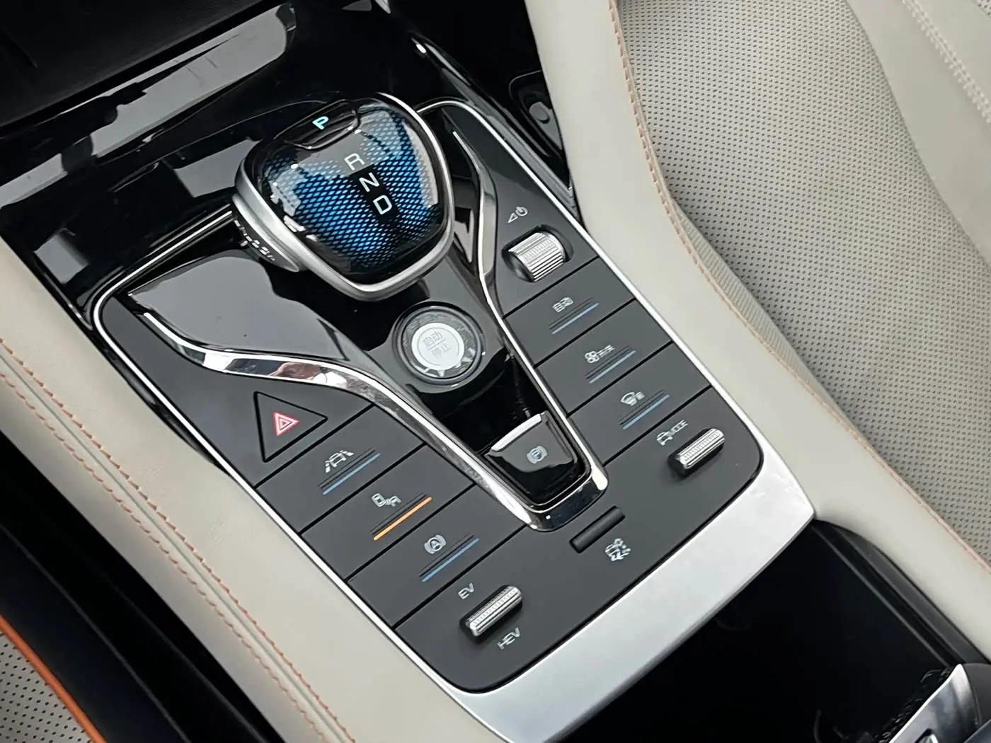 BYD Song PLUS PHEV 2023 — Photo 19/20