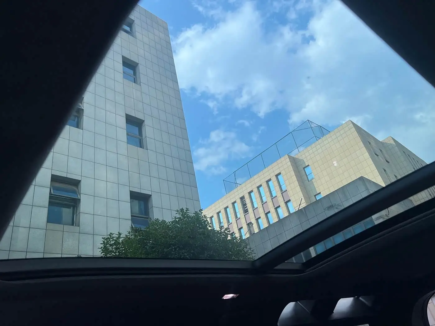 Land Rover Defender 2025 — Photo 11/17
