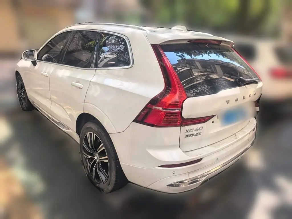 Volvo XC60 2022 — Фото 4/20